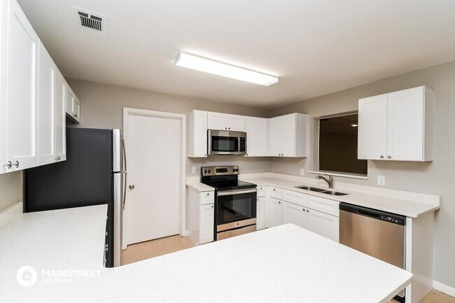 Building Photo - 2335 Brest Rd, Jacksonville, FL 32216
