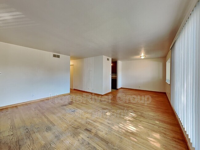 Building Photo - 7110 Chandler Dr