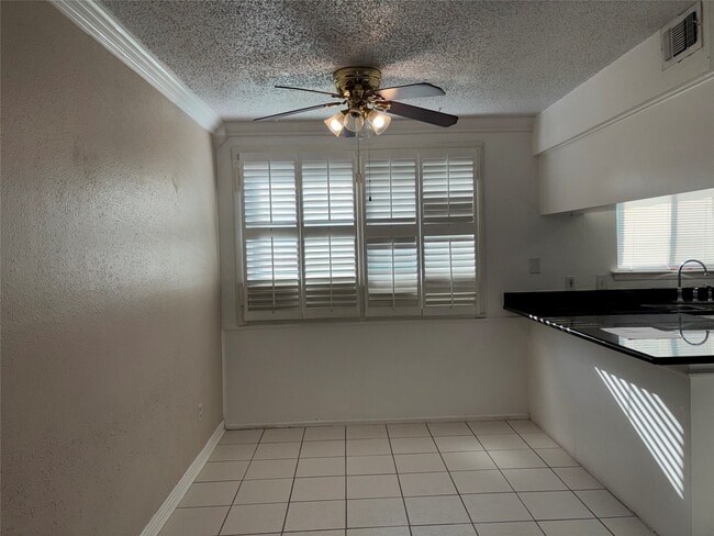Foto del edificio - 7714 Renwick Dr
