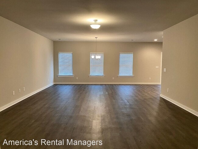 Building Photo - 3 br, 2 bath House - 82 Barnett Place