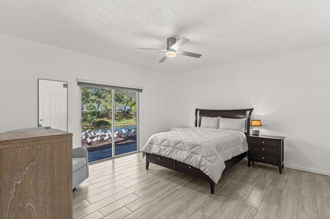 Foto del edificio - 250 Crestwood Cir