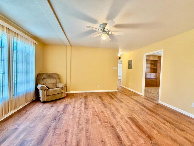 Foto del edificio - Fully Renovated 3-Bedroom Corner Home with Private Yard & 2-Car Garage