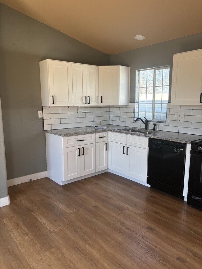 Building Photo - 4321 N Mobile Cir E