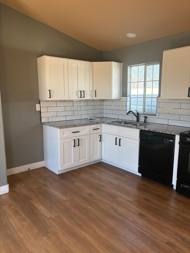 Foto del edificio - 4321 N Mobile Cir E