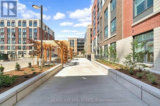 Building Photo - 385 Hill St