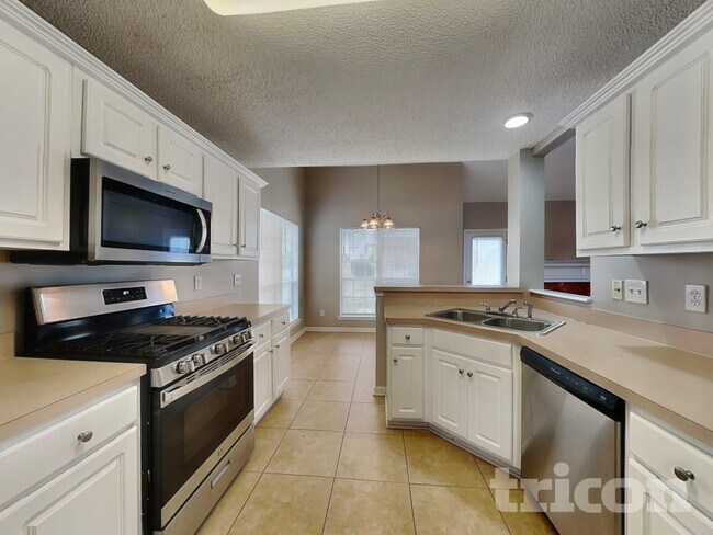 Foto del edificio - 5412 Village Ridge