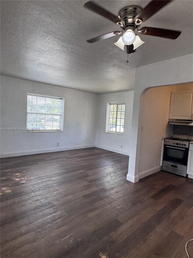 Foto principal - 2331 Adams St