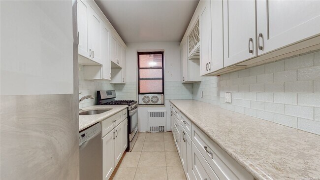 Foto del edificio - 103-25 68th Ave
