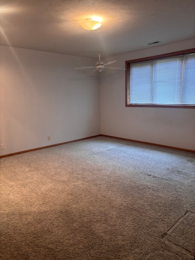 Bedroom in basement - 9134 Pioneer Ct