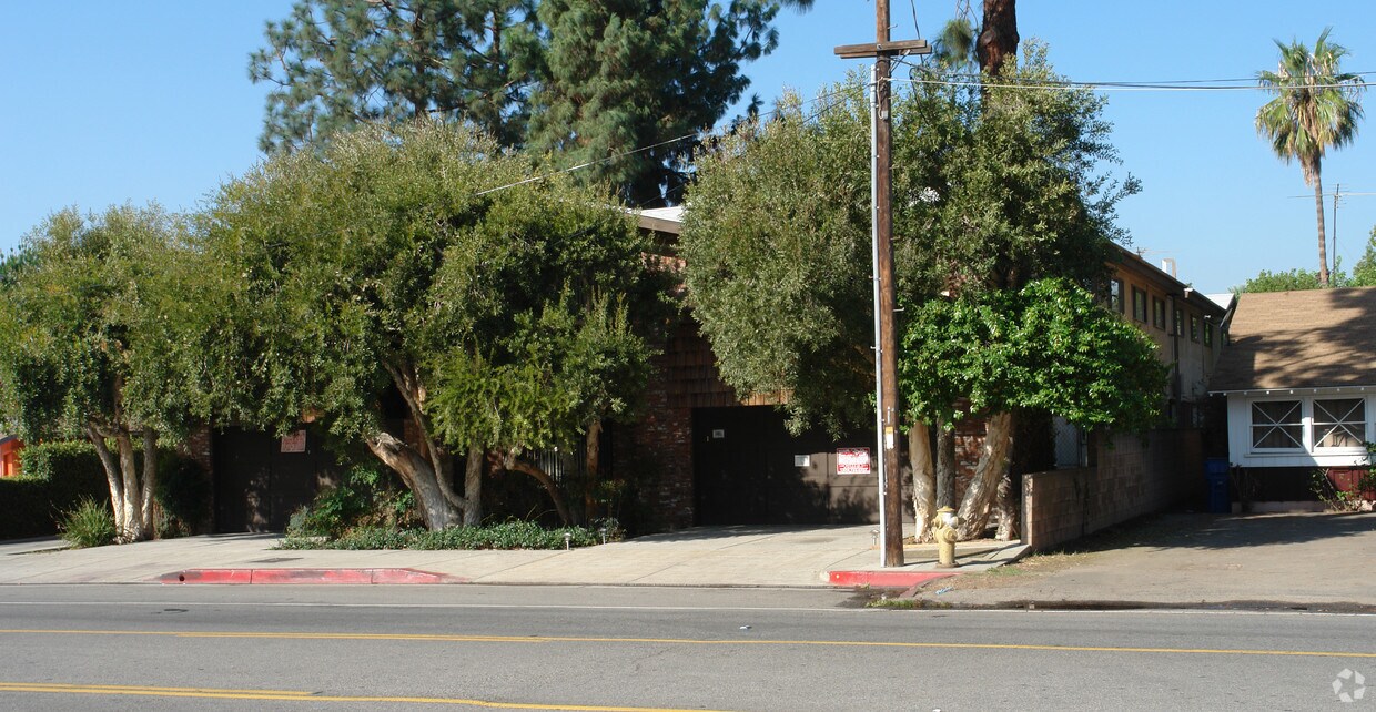 Building Photo - 6055 Fulton Ave