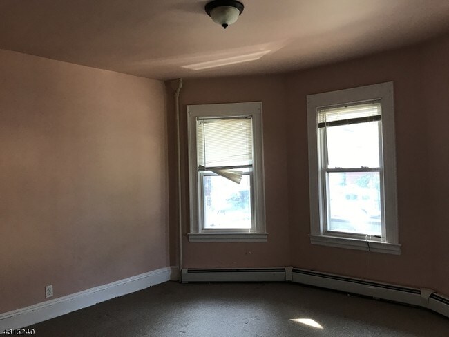 Building Photo - 63 E Clifton Ave