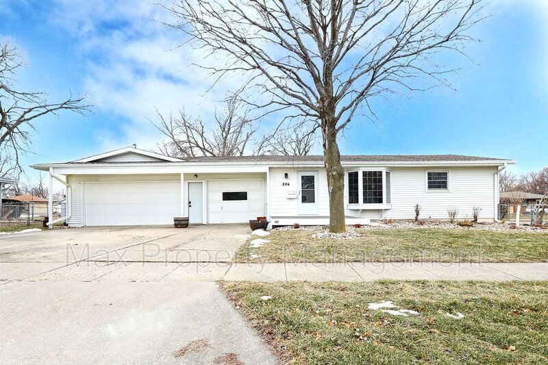Primary Photo - 206 SW Flynn Dr