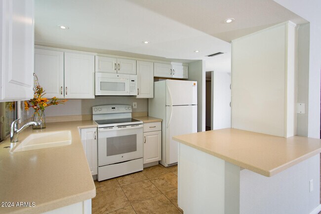 Building Photo - 7232 S La Rosa Dr