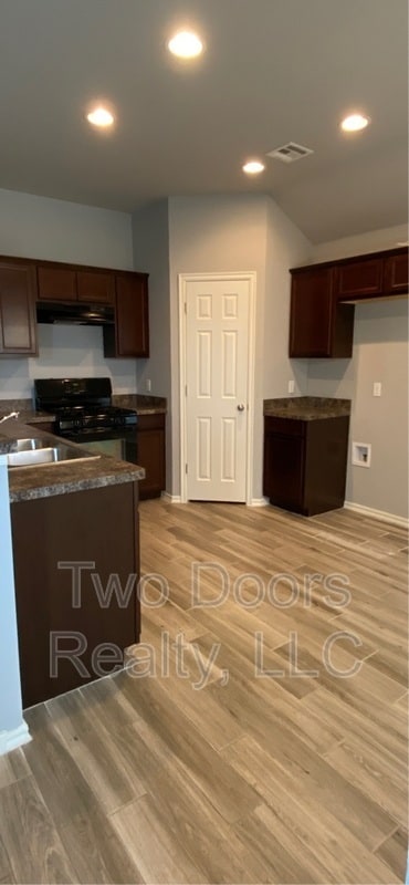 Foto del edificio - 10240 Hidden Village Dr