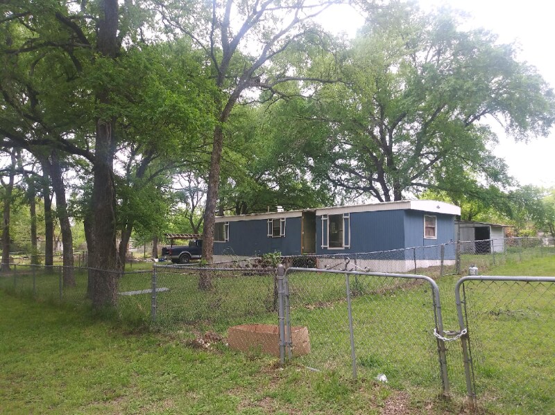 Primary Photo - 211 Softwind St