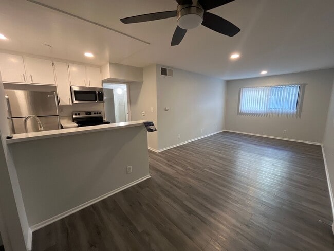 Interior Photo - 951 S. Oxford