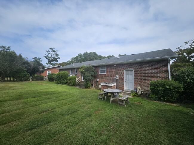 Building Photo - 135 Airport Rd