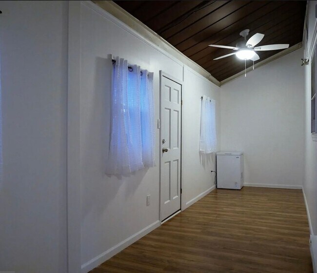 Building Photo - Spacious 2BR Duplex Apartment in Philadelphia