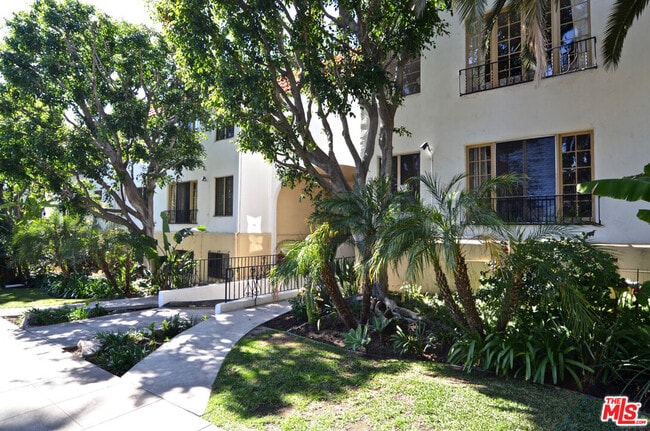 Foto del edificio - 1345 Hayworth Ave