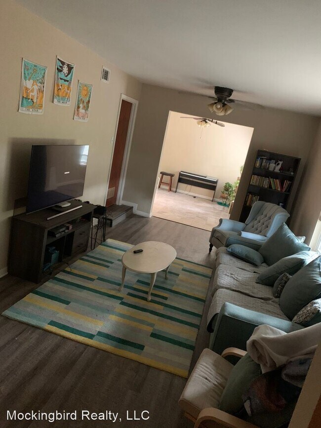 Foto del edificio - 4 br, 2.5 bath House - 8410 Tiffany Dr