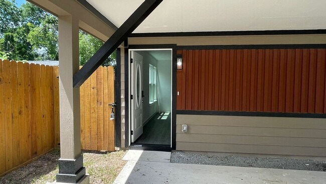 Foto del edificio - Beautiful New Brand Townhouse