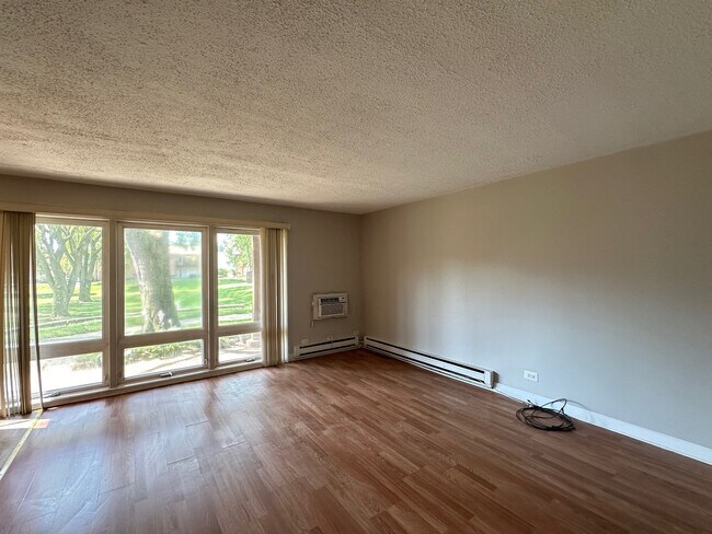 Foto del edificio - 2205 Arbor Cir