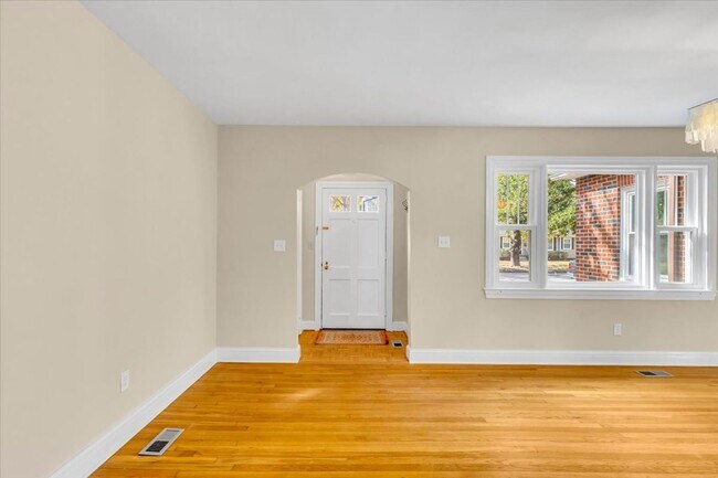 Foto del edificio - 308 E 55th St