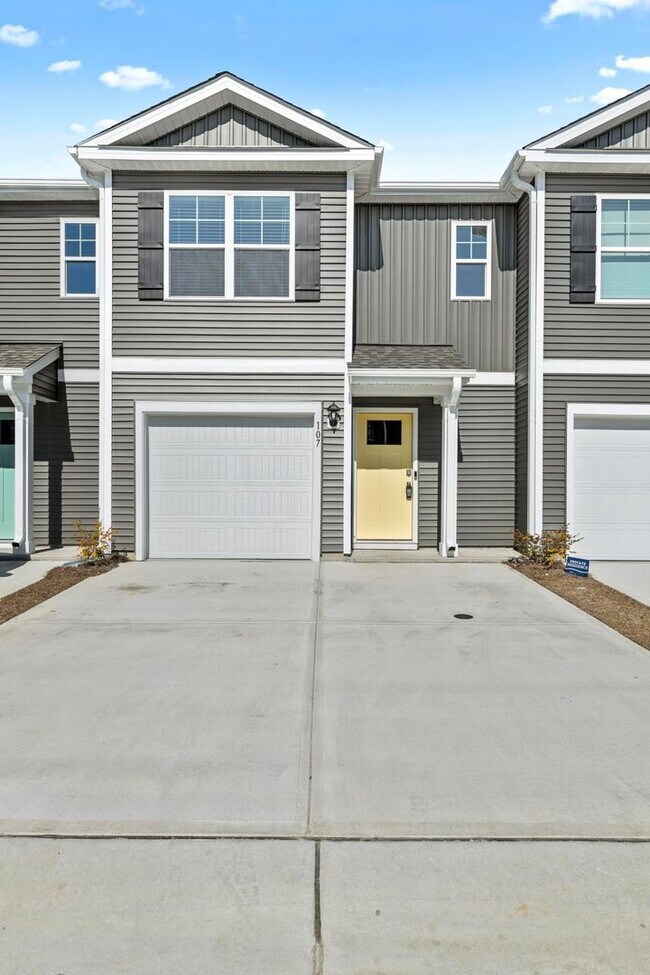 Foto del edificio - Brand New Townhome- Bike to the beach!!! **MOVE-IN SPECIAL**