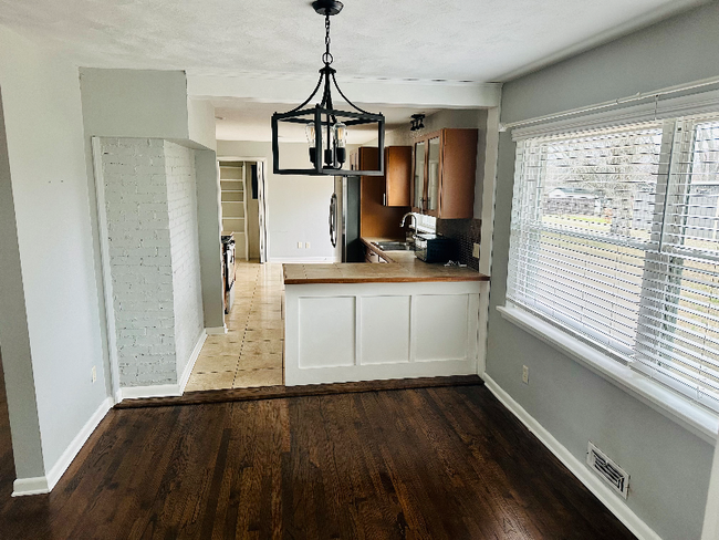 Foto del edificio - 816 Ridgecrest Way