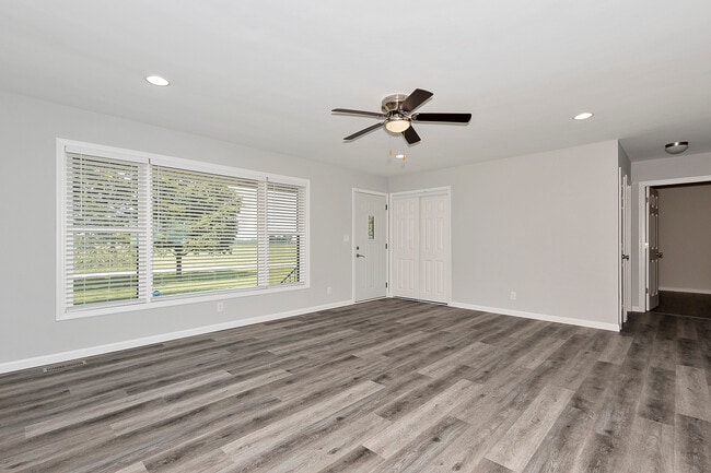 Building Photo - 8310 E Coral Rd