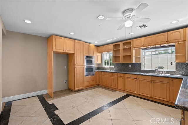 Foto del edificio - 1220 Western Ave