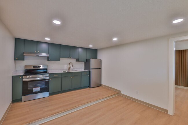 Foto del edificio - Modern Remodel with Designer Finishes | All Utilities Included