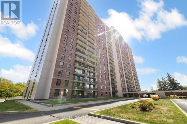 Building Photo - 665 Bathgate Dr