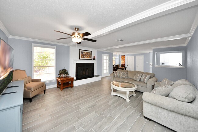 Foto del edificio - 5810 Wanakah Dr