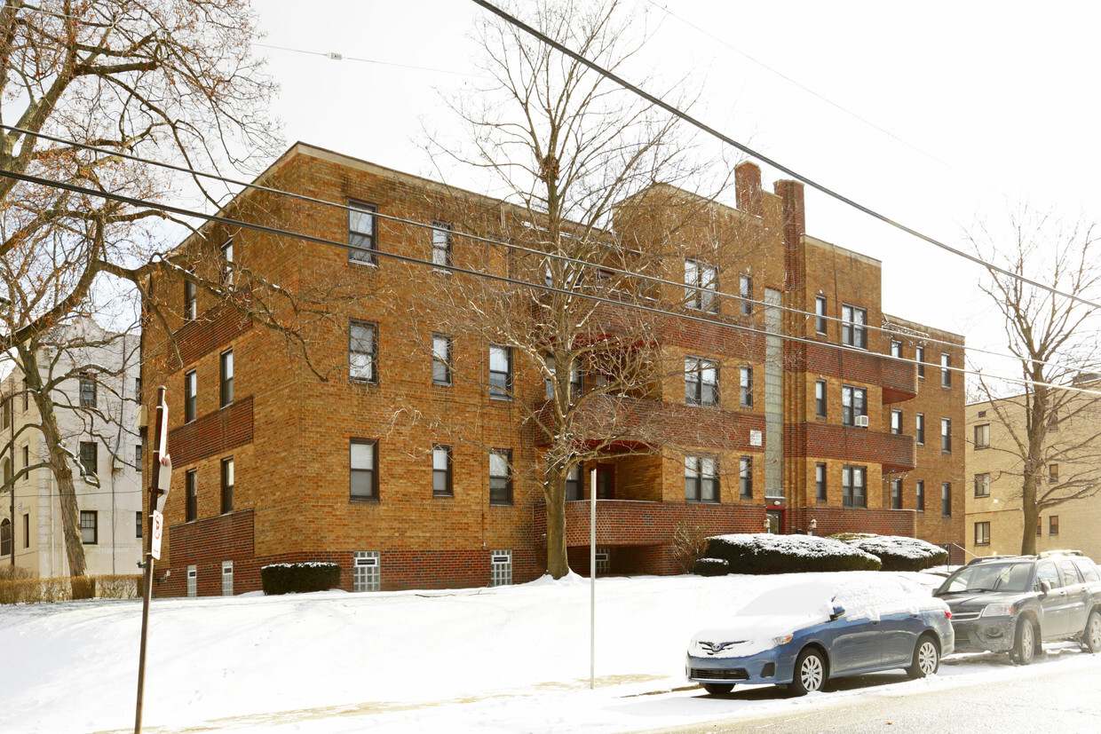 809 College St - College Manor Apartments