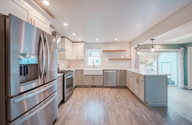 Building Photo - 13 Douglass Way