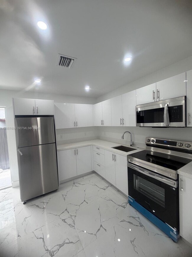 Foto del edificio - 2431 NW 23rd St