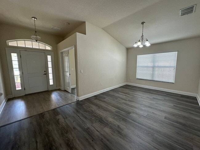 Building Photo - Spacious 4 Bedroom Home with Fenced Yard a...