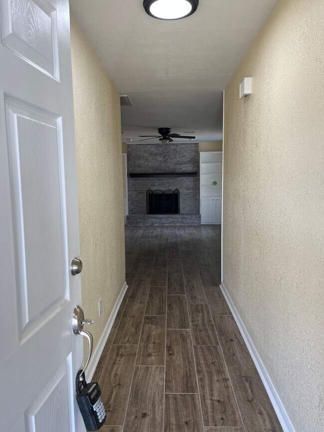 Foto del edificio - Beautiful 3B/2B Newly Remodeled Home Avail...