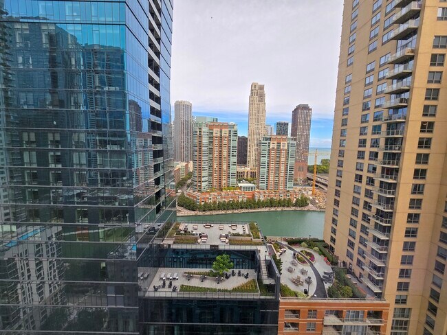 Foto del edificio - 400 East South Water Street