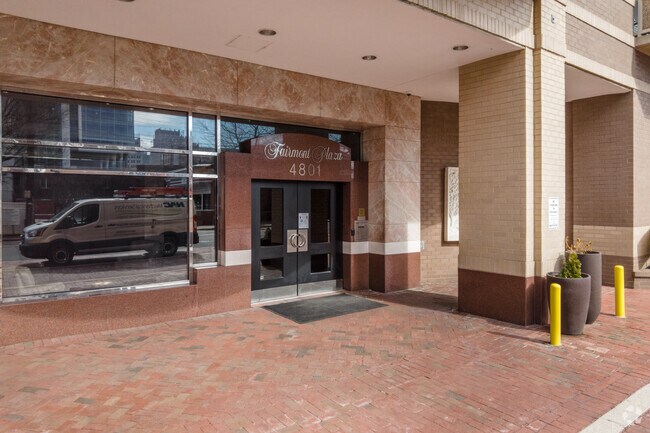 Entrada - Fairmont Plaza