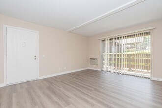 Building Photo - Raintree Apartment Homes