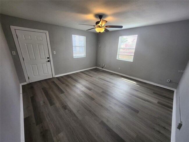 Foto del edificio - 2406 E Clark St