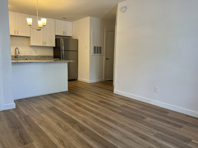 Unit Kitchen/Dining - Ventura Landing