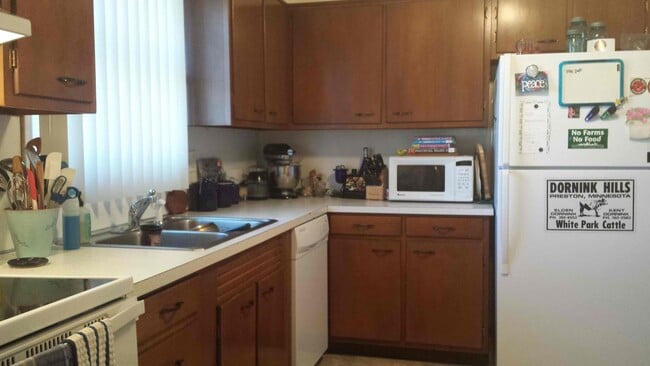 Building Photo - North central Ames 2 bedroom duplex with g...