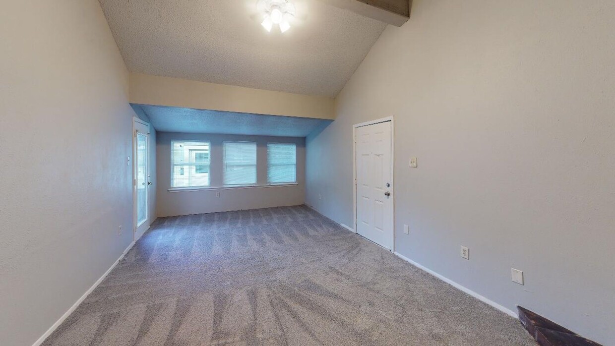 Primary Photo - Charming Second Floor Unit In Dallas!