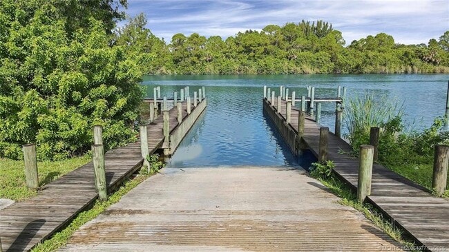 Foto del edificio - 2698 SW Versailles Terrace