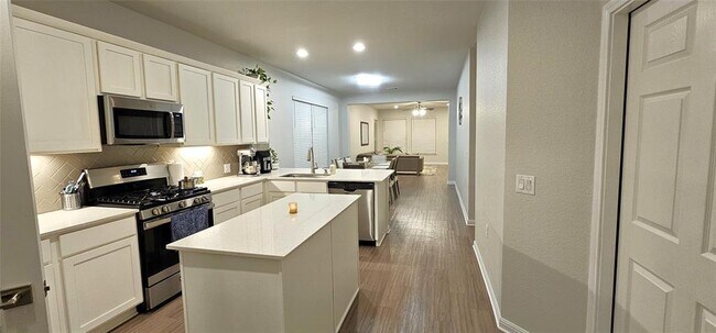 Foto del edificio - 14910 Spring Hill Ln