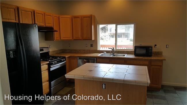 Building Photo - 4 br, 3.5 bath House - 3671 Iris Avenue