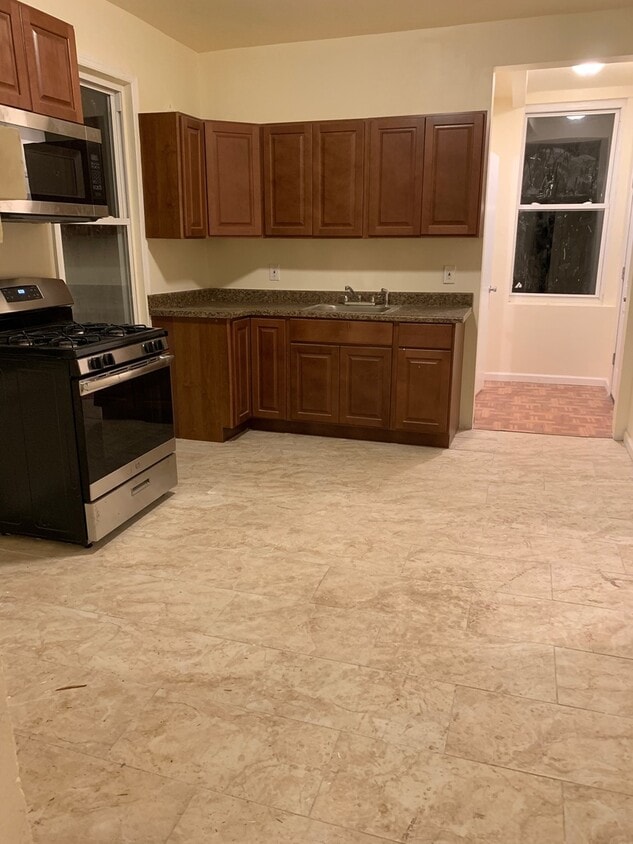 Foto principal - 79 Winans Ave